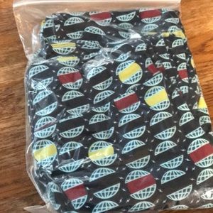 Never worn Lularoe leggings